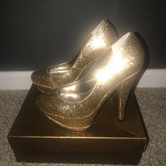 Bebe Tristan II Pump - Picture 2 of 4